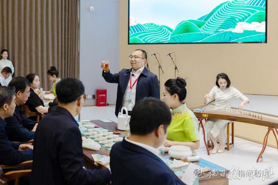新华社客户端｜签约36亿元“星火星电竞登录斗摇香·利川红”2025茶乡寻亲会举行(图3)