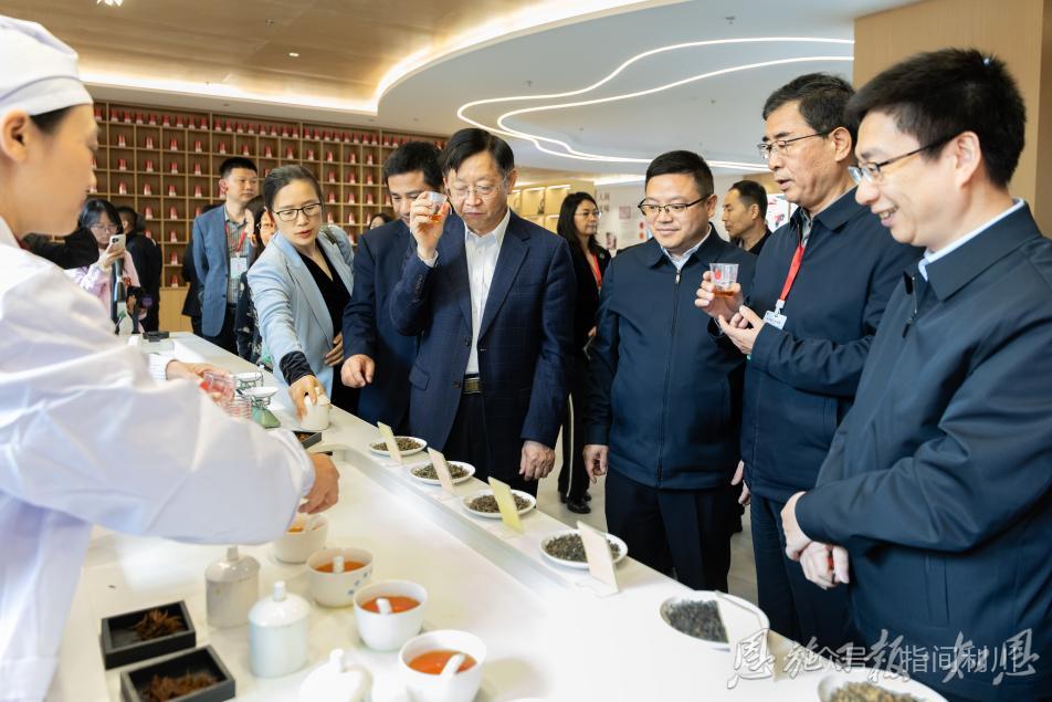 新华社客户端｜签约36亿元“星火星电竞登录斗摇香·利川红”2025茶乡寻亲会举行(图5)