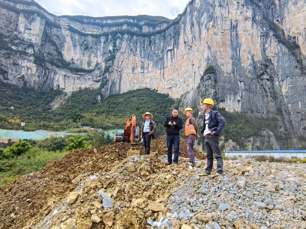 项目吹哨 干部报到——恩施市屯堡乡优化营商环境服务重大项目建设书写“民生答卷”
